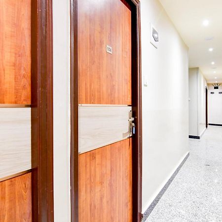 Super Townhouse Kaikhali Near Airport Otel Kalküta Dış mekan fotoğraf