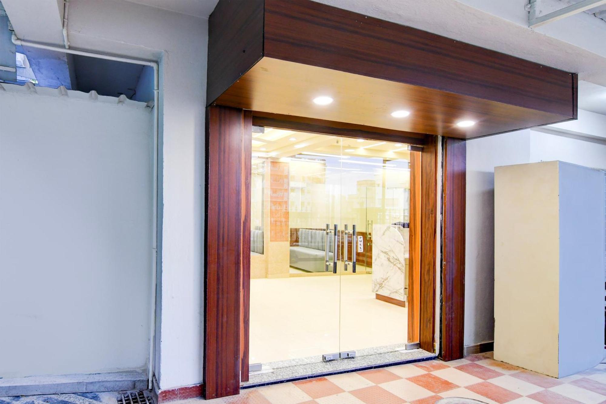 Super Townhouse Kaikhali Near Airport Otel Kalküta Dış mekan fotoğraf