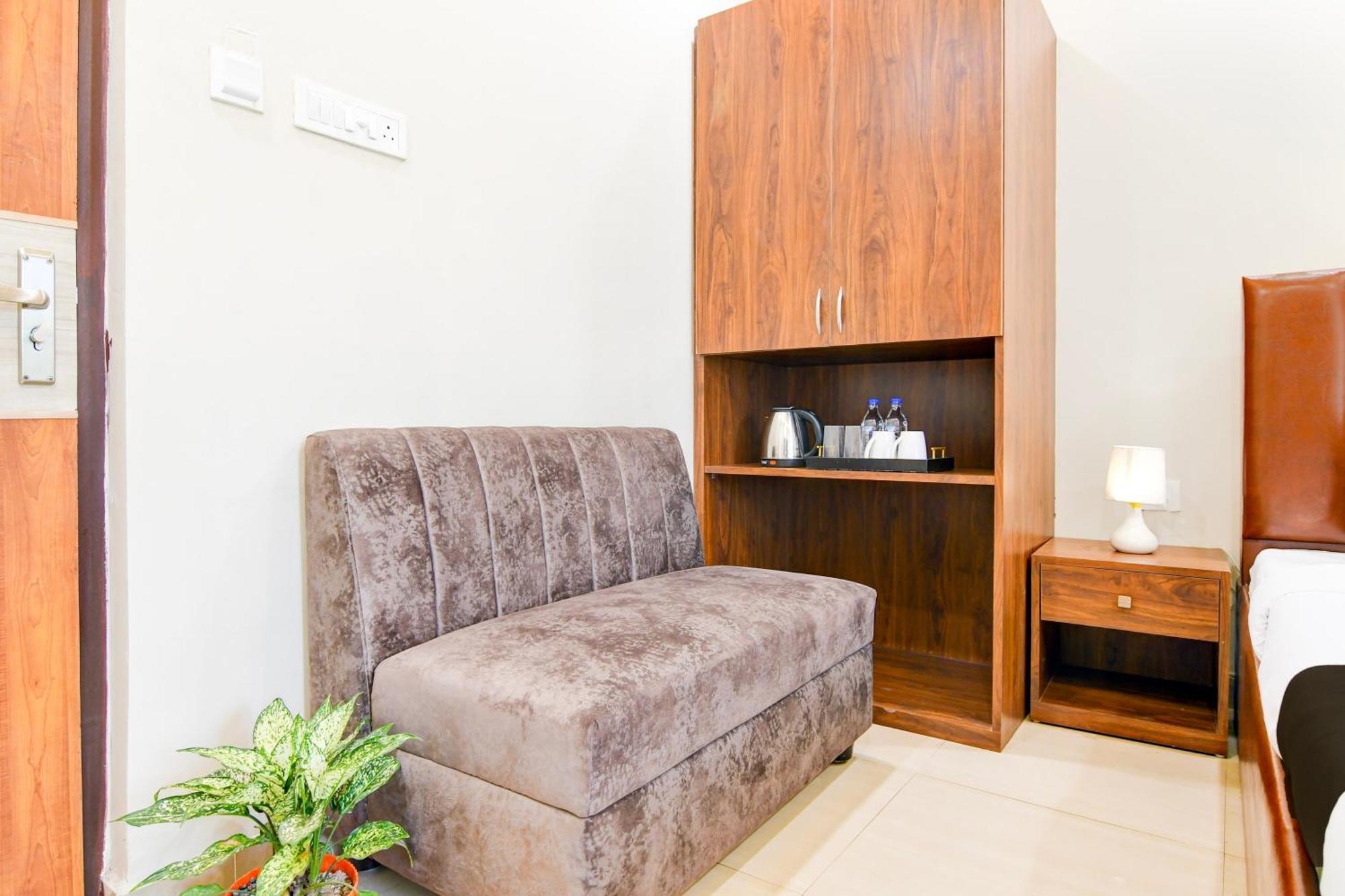 Super Townhouse Kaikhali Near Airport Otel Kalküta Dış mekan fotoğraf