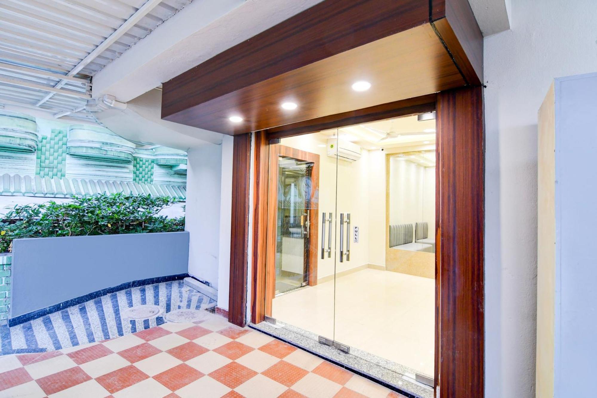Super Townhouse Kaikhali Near Airport Otel Kalküta Dış mekan fotoğraf