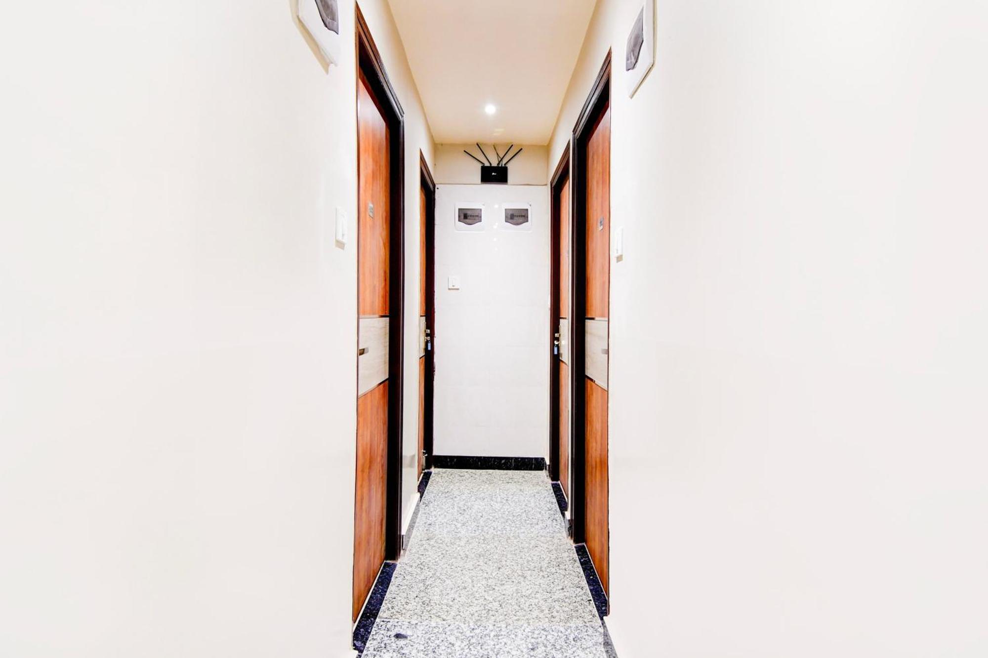 Super Townhouse Kaikhali Near Airport Otel Kalküta Dış mekan fotoğraf