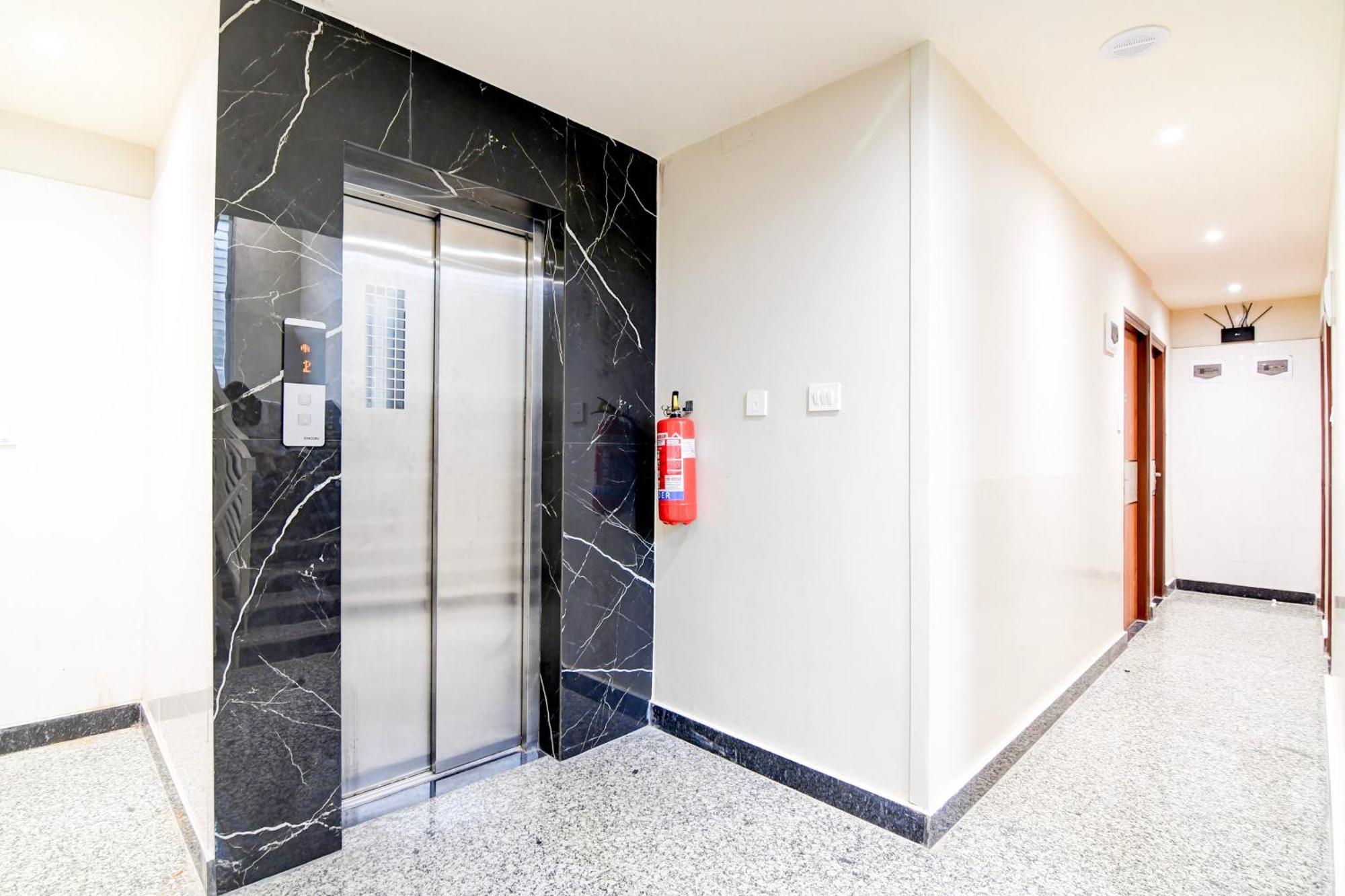 Super Townhouse Kaikhali Near Airport Otel Kalküta Dış mekan fotoğraf