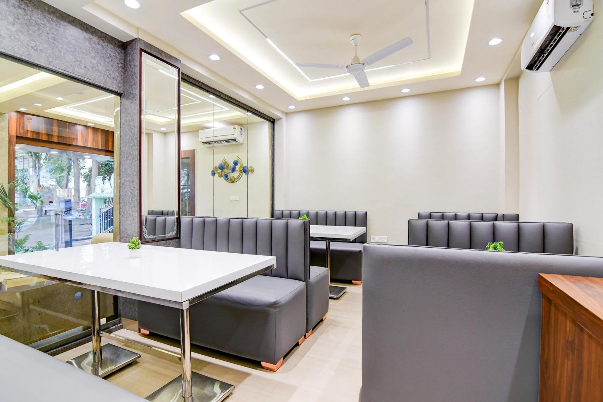 Super Townhouse Kaikhali Near Airport Otel Kalküta Dış mekan fotoğraf