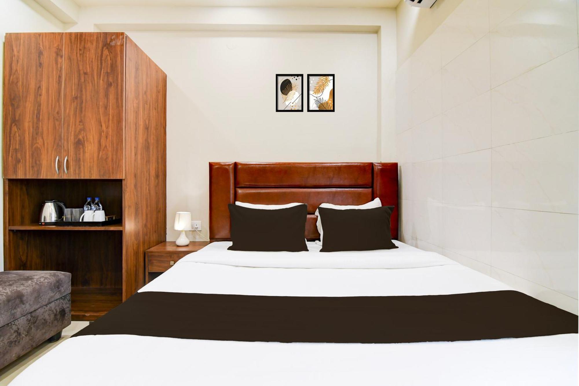 Super Townhouse Kaikhali Near Airport Otel Kalküta Dış mekan fotoğraf