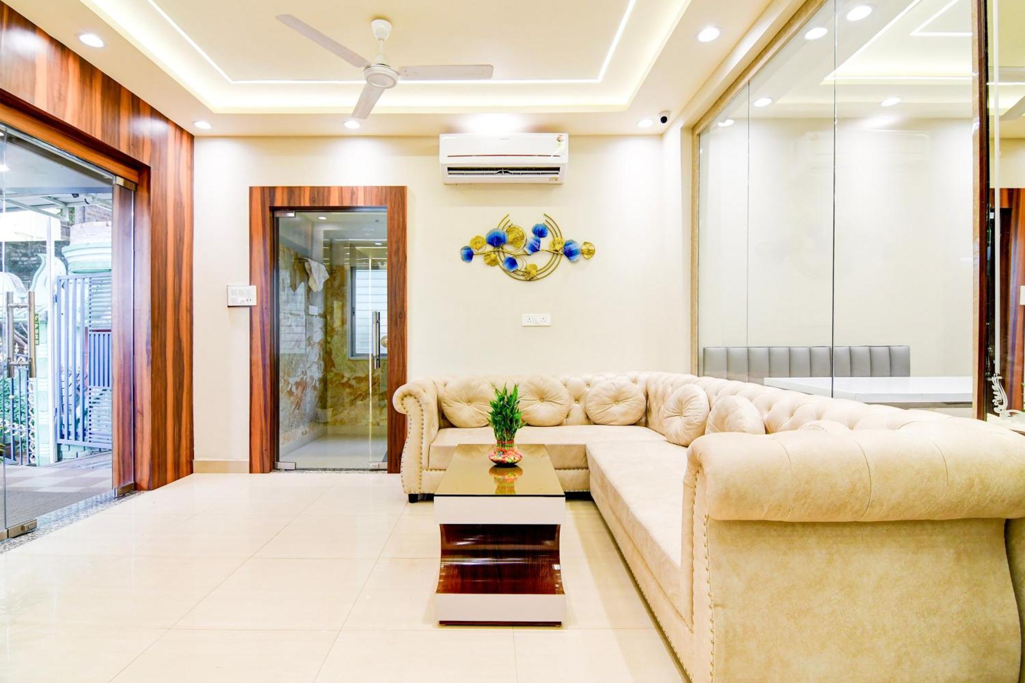 Super Townhouse Kaikhali Near Airport Otel Kalküta Dış mekan fotoğraf