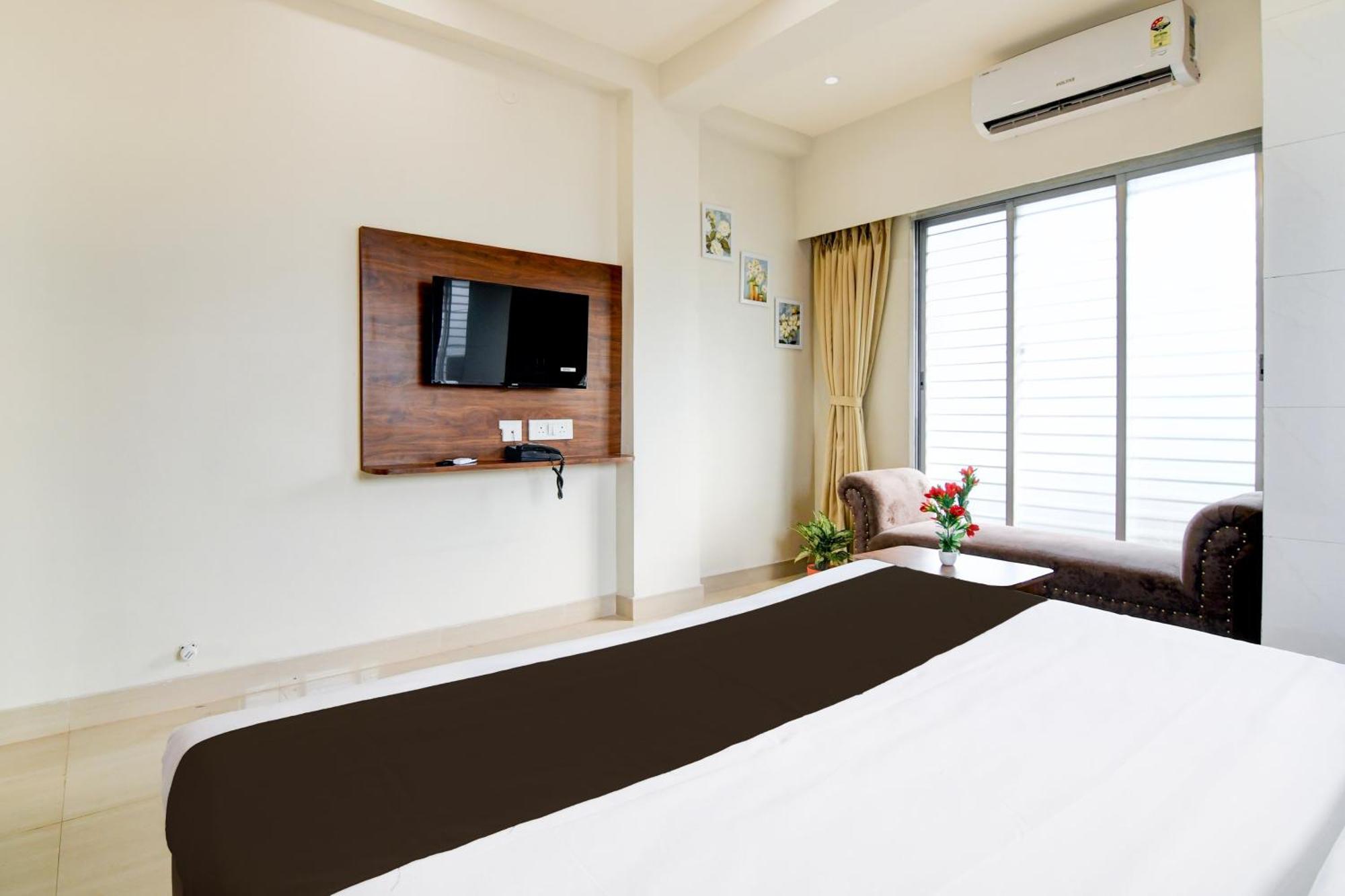 Super Townhouse Kaikhali Near Airport Otel Kalküta Dış mekan fotoğraf